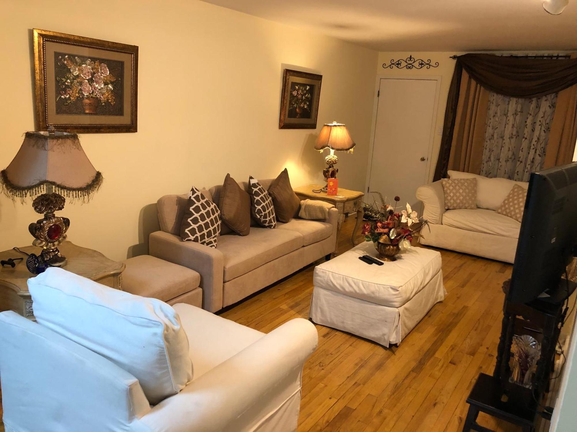 Chekell's Cozy Split Level Apartment