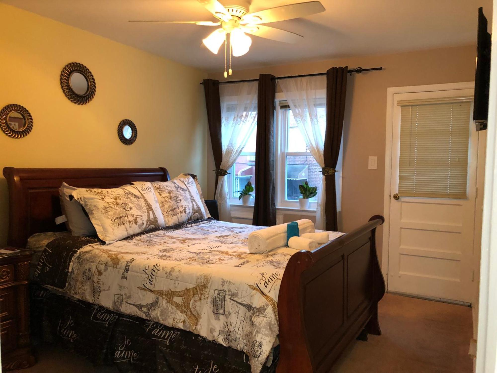 Chekell's Cozy Split Level Apartment *