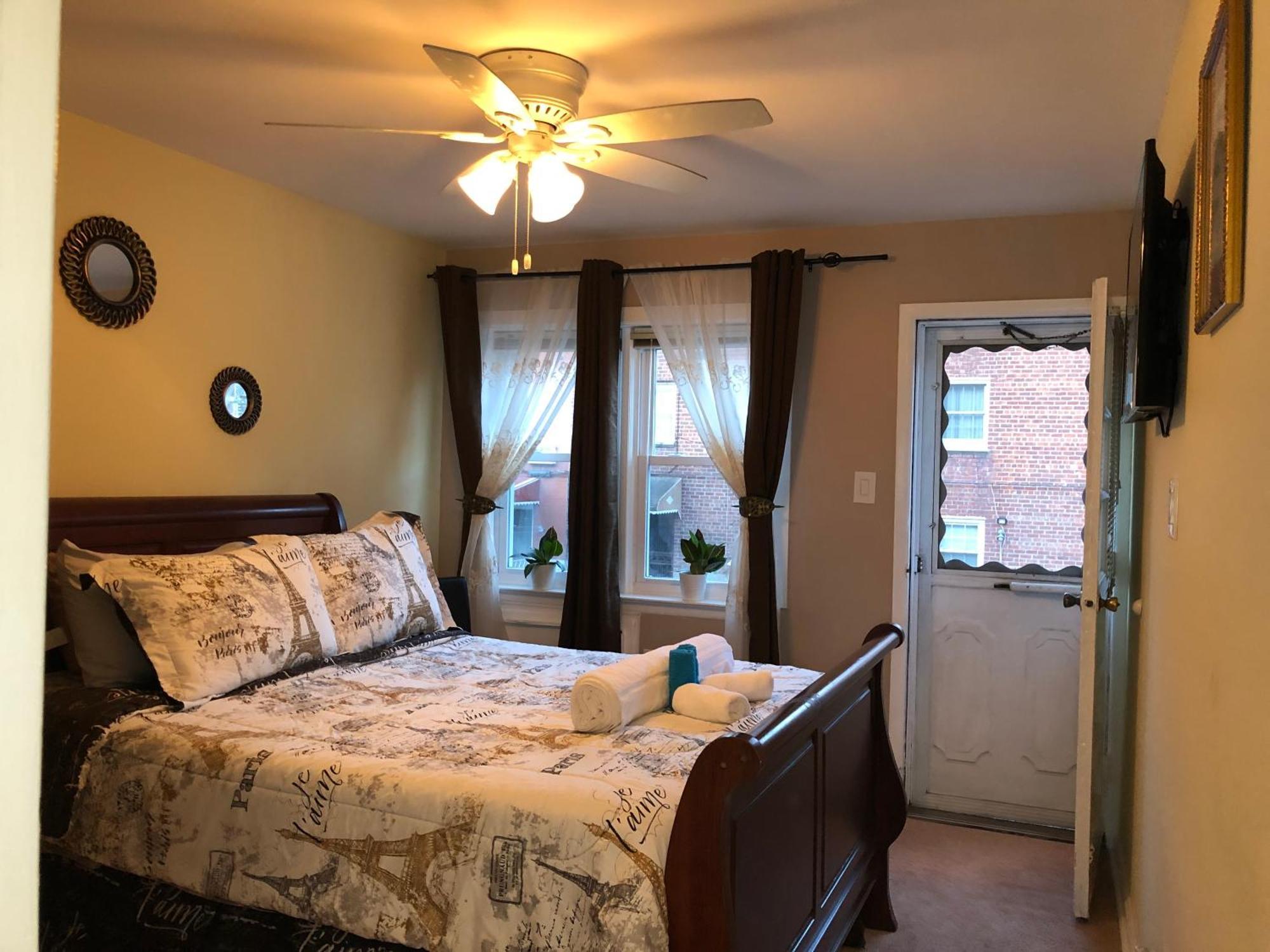 Chekell's Cozy Split Level Apartment *